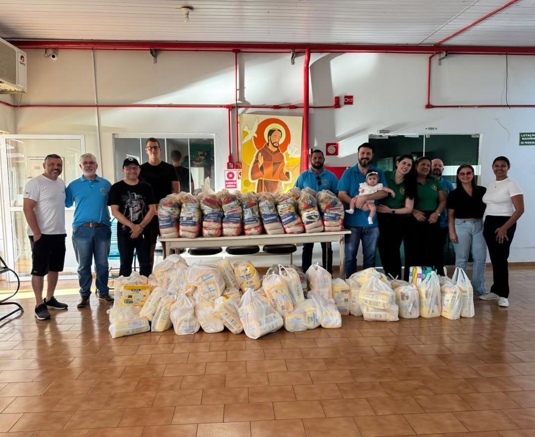 Doação de cestas básicas ao Albergue São Vicente de Paulo